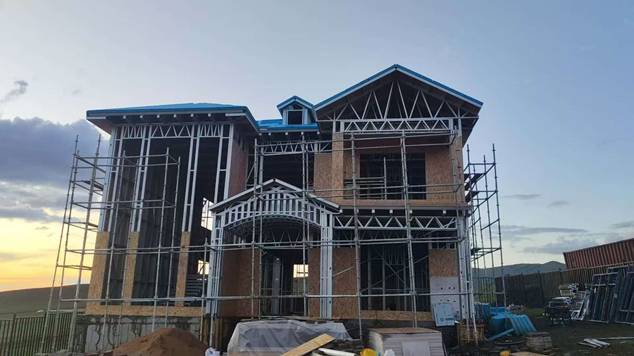 搭建中的輕鋼別墅